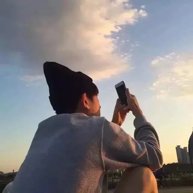 武滢树菡